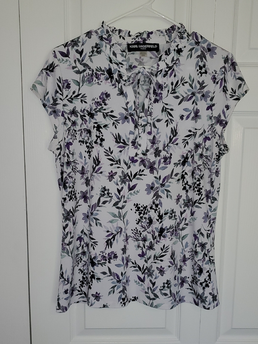 Karl Lagerfeld Cap Sleeve Summer Top, L, Beautiful Watercolor Print, Tie Neck
